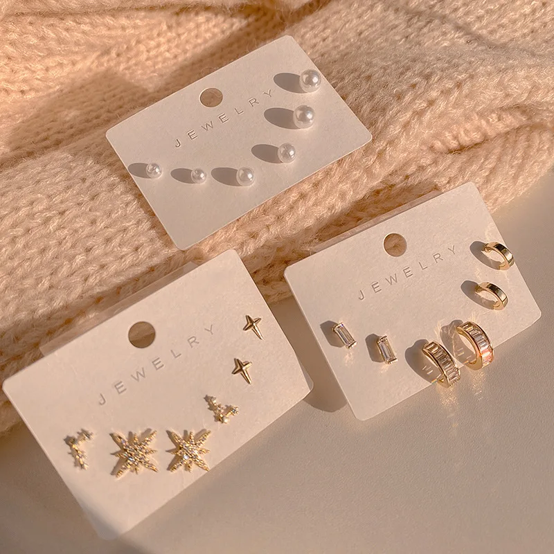 Три пары сережек Cool Wind Pearl Design в женском комплекте 2022 года - новинка тренда простых и маленьких украшений.