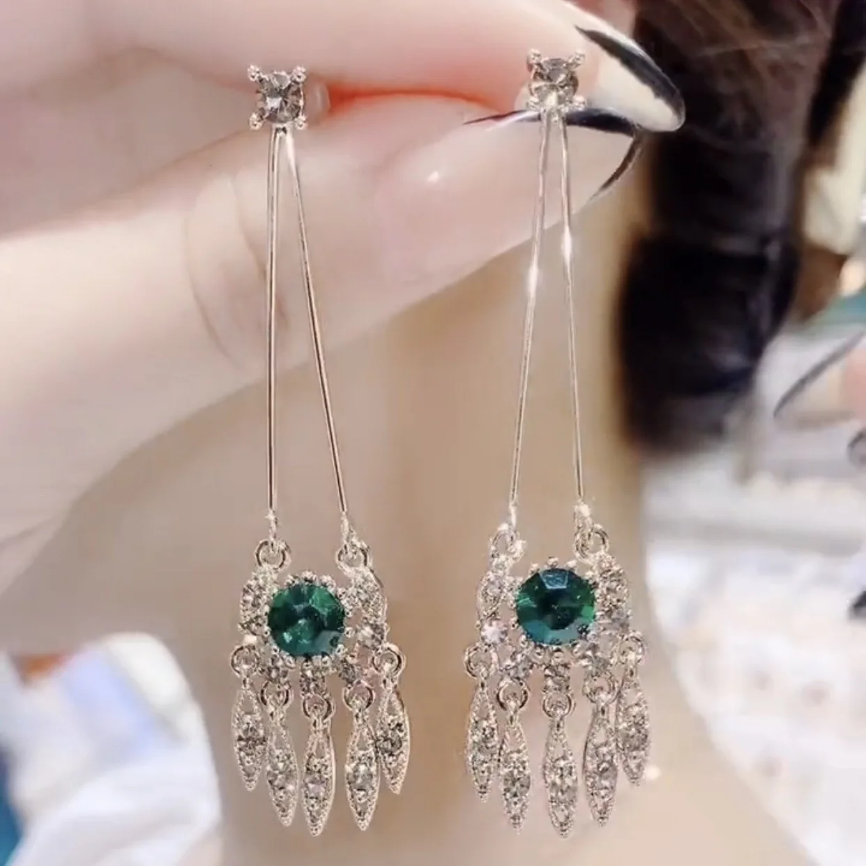 

Fashion Ladies Pendant Long Earrings Green Rhinestone Gift Jewelry Korean Fashion Fresh Elegant Ladies Jewelry