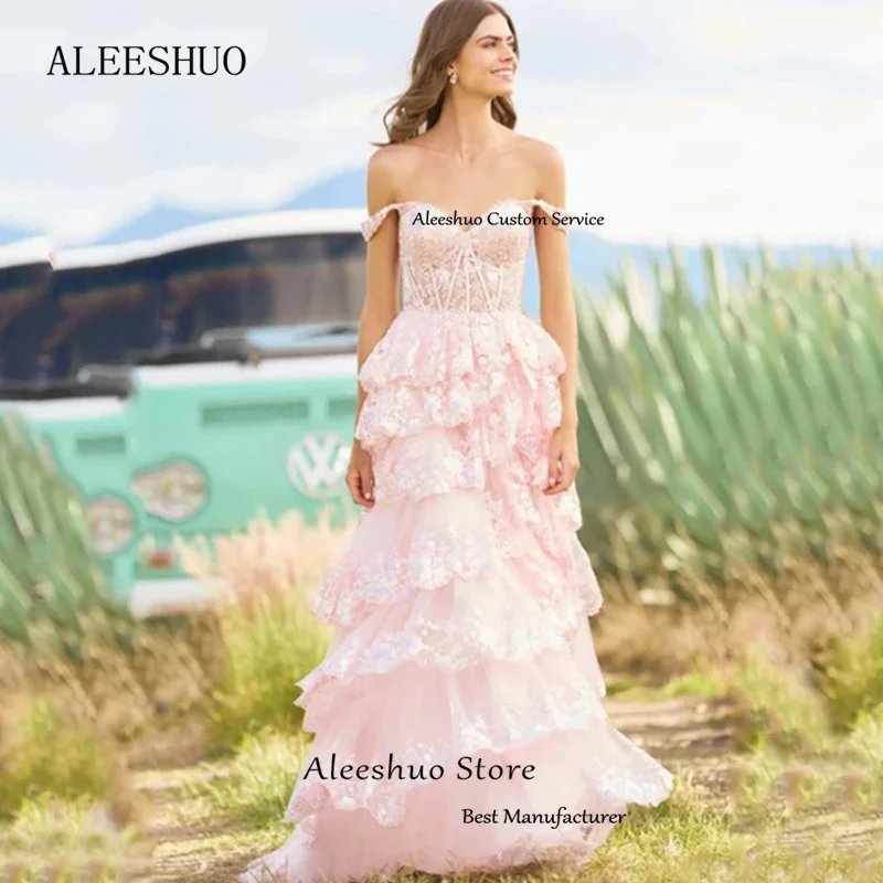 Рисунок 2 - Женское кружевное платье с открытыми плечами