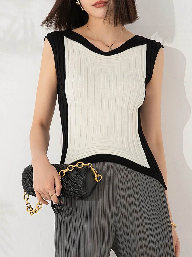 Женская плиссированная футболка GVUW с V-образным вырезом без рукавов цветным