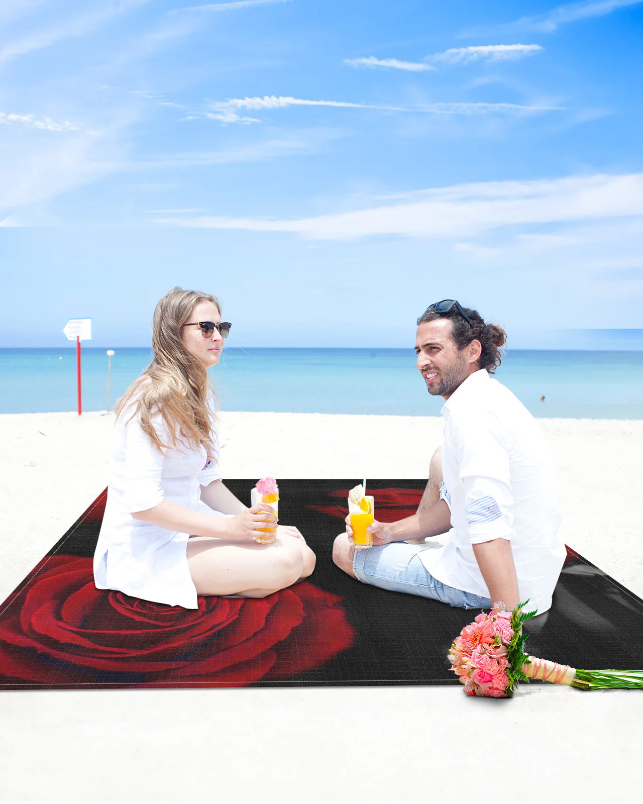 

Черный пляжный коврик с красными розами, водостойкое пляжное одеяло с принтом, портативный уличный коврик для пикника