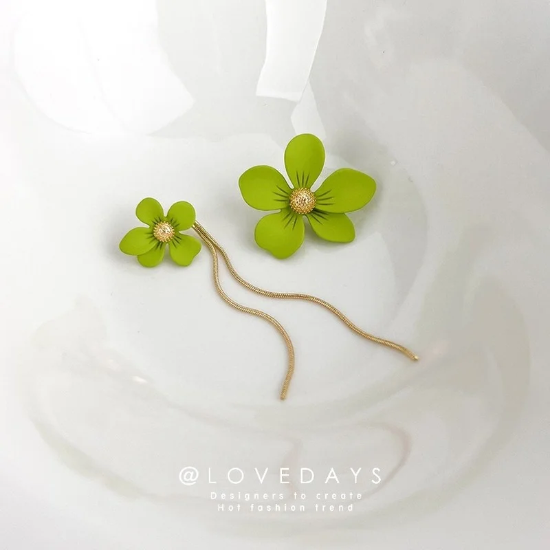 

2022 Wholesale Unique Design Sense Ins Green Tassel Flower Asymmetric Earrings New Trendy Temperament Personality Earrings