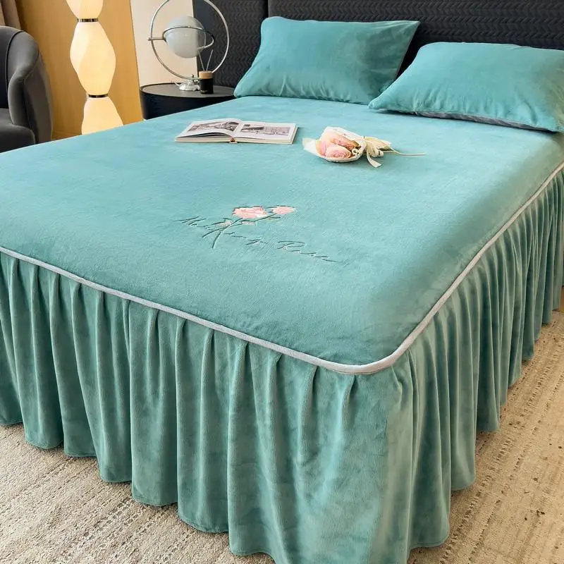 Осенне-зимняя утолщенная молочная бархатная юбка с вышивкой фланелевое