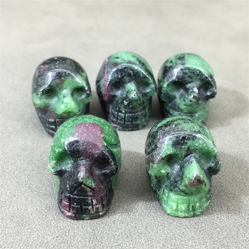 

10pcs Wholesale Crystal Carving 2CM Red And Green Treasure Small Skull Statue Collection Craft Gift Small Ornament