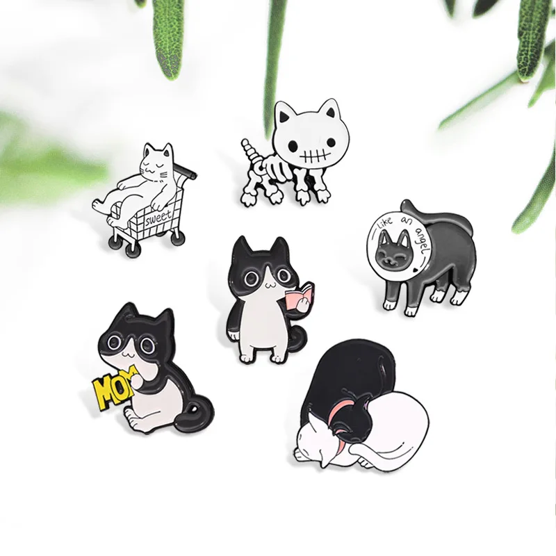 

Couple friend Cat Brooch Set cute black and white kitten Enamel Pin cartoon cat claw fishbone badge bag Lapel jewelry