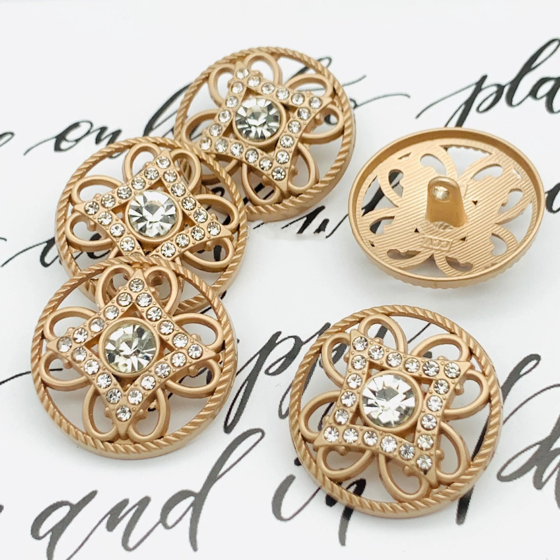 6 шт. полые металлические модные алмазные Цветочные пуговицы для одежды пальто свитера костюма женские декоративные пуговицы для шитья