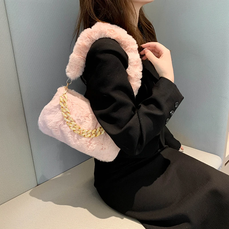 Pearl Chains Plush Tote Bags For Women 2022 Winter Soft Fluffy Bag Solid Furry Luxury Designer Handbag Pleated Fur Shoulder Bags