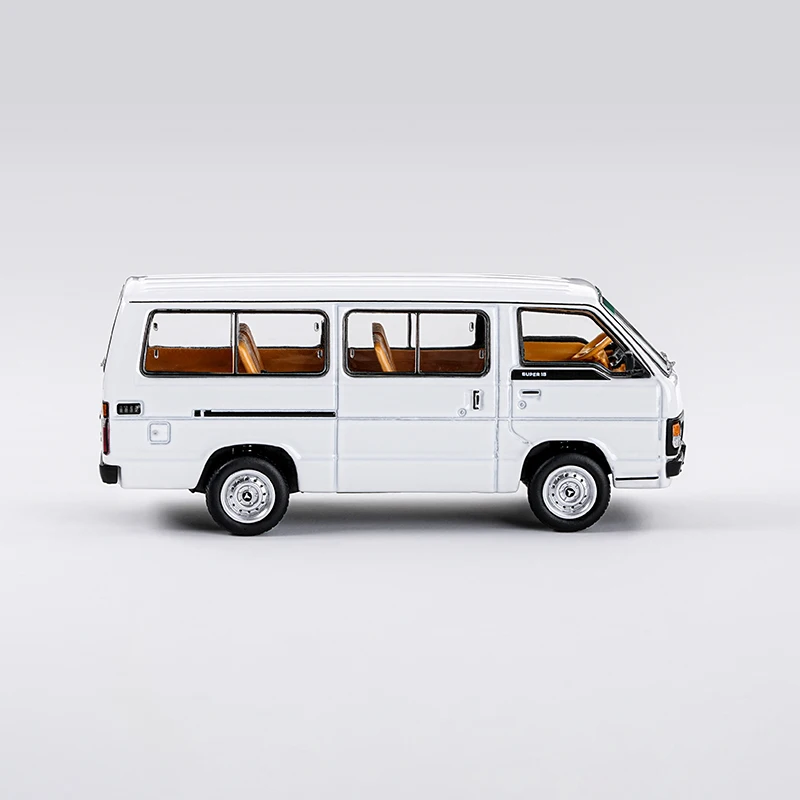Фото Коллекционная модель автомобиля MASSDI Diecast 1:64 Hiace H50 из сплава, готовая к демонстрации, для взрослых, декоративная, подарок на праздник №4