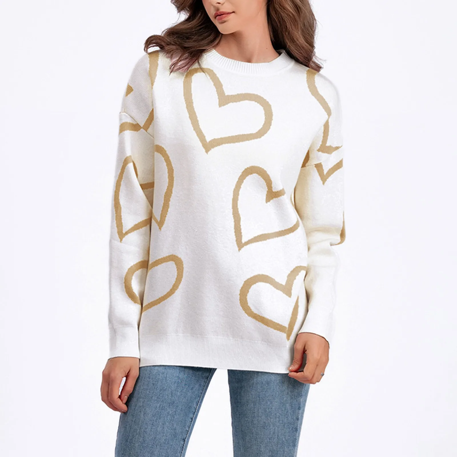 Белый свитер с сердечками