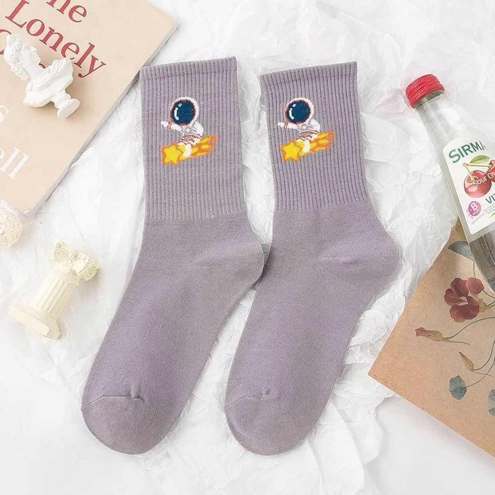 5 Pairs High Quality New Fashion Cute Women Cotton Socks Harajuku Kawaii Funny Spaceman Women Casual Cartoon Socks