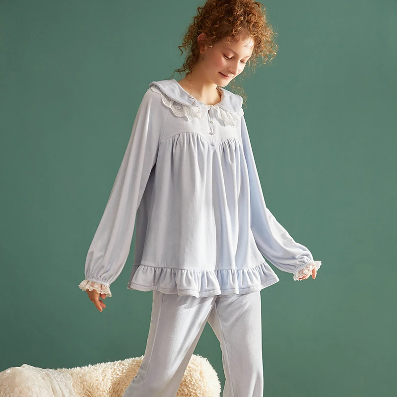 

Бесплатная доставка, теплая бархатная Пижама Chellseey, Женская кружевная осенне-зимняя Толстая Милая Домашняя одежда из кораллового флиса, кос...