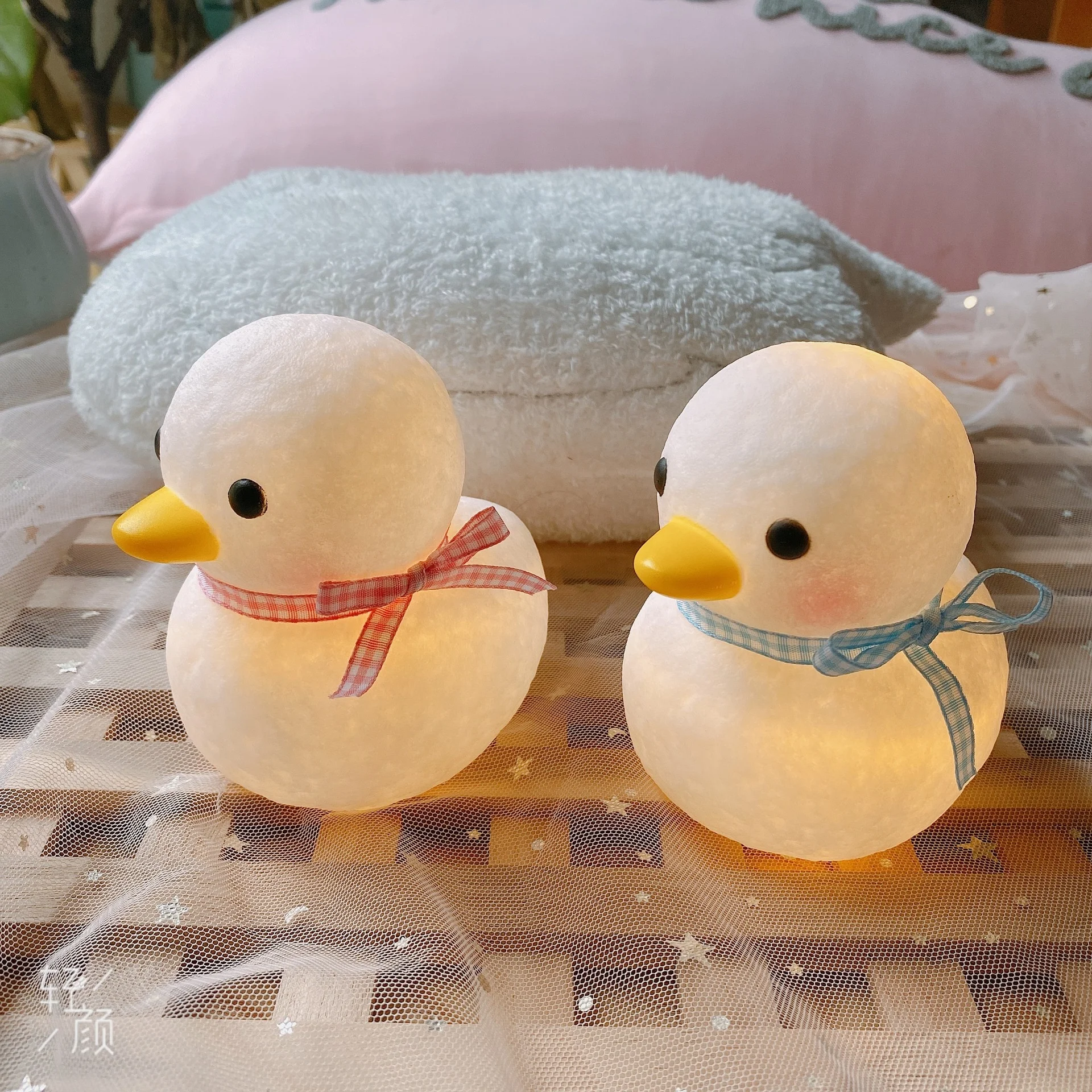 

LED Cute Girl Heart Cartoon Duck Night Light Personalized Blue Pink Bedside Lamp Bedroom Room Decor Decoration Birthday Gift