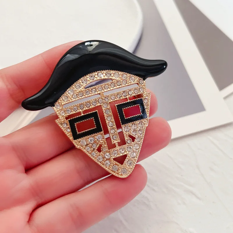 

Брошь в стиле барокко, в стиле ретро