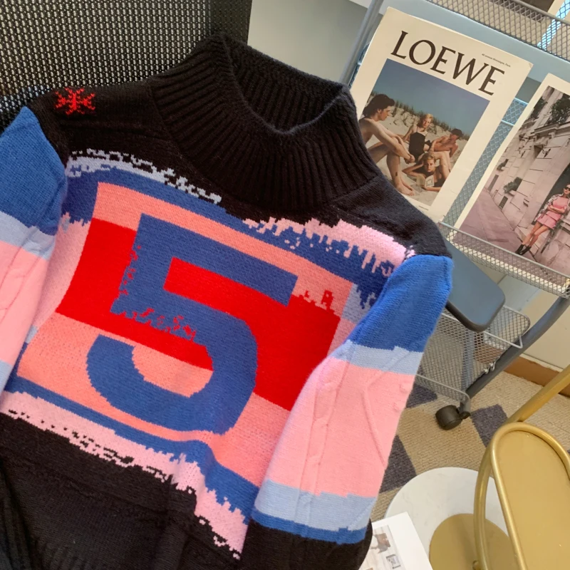 Женский вязаный жаккардовый свитер с надписью