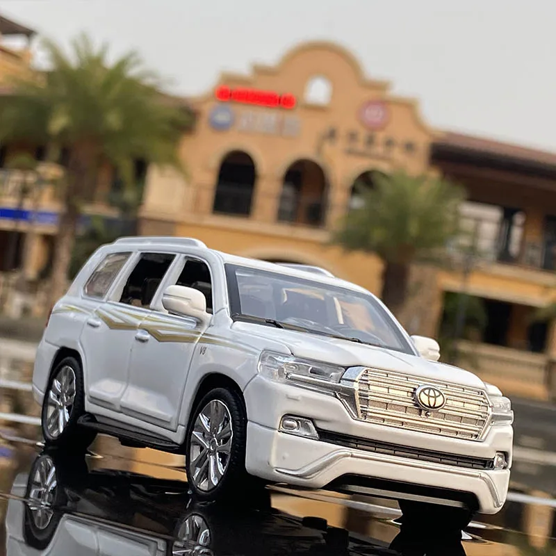 1:32 Тойота Лэнд Крузер внедорожник модель автомобиля из сплава, литьевая металлическая игрушка, коллекция симуляции, подарок детям.