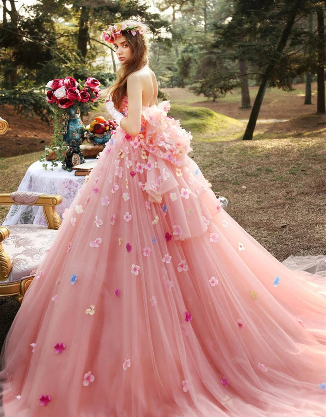 Цвет принцесс. Красивые Свадебные платья. Розовое свадебное платье. Шикарные Свадебные платья. Розовое пышное платье.
