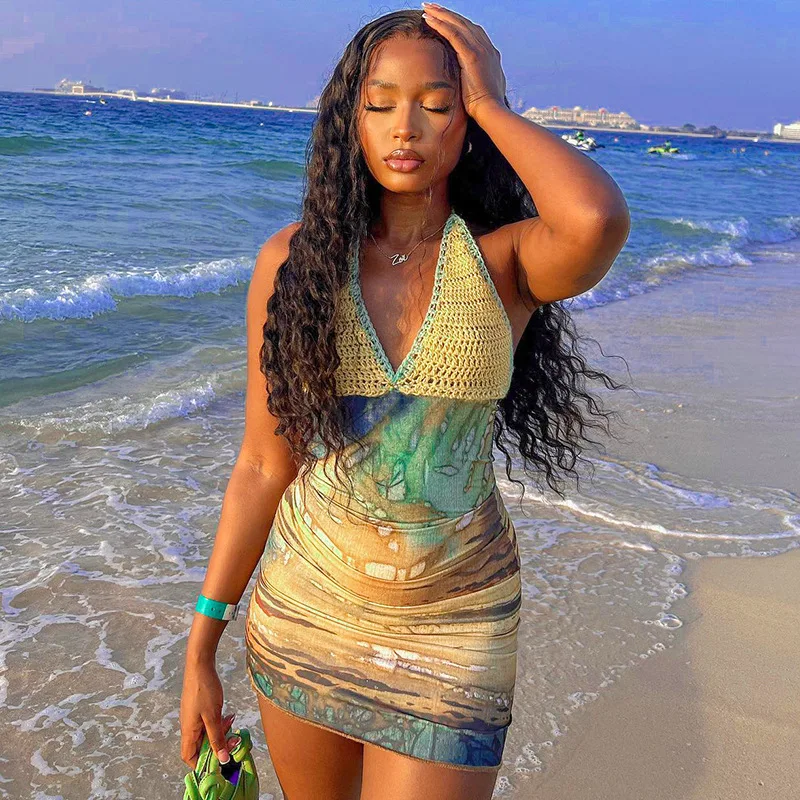 

Мини-платье женское с принтом, открытой спиной и лямкой на шее, весна 2023