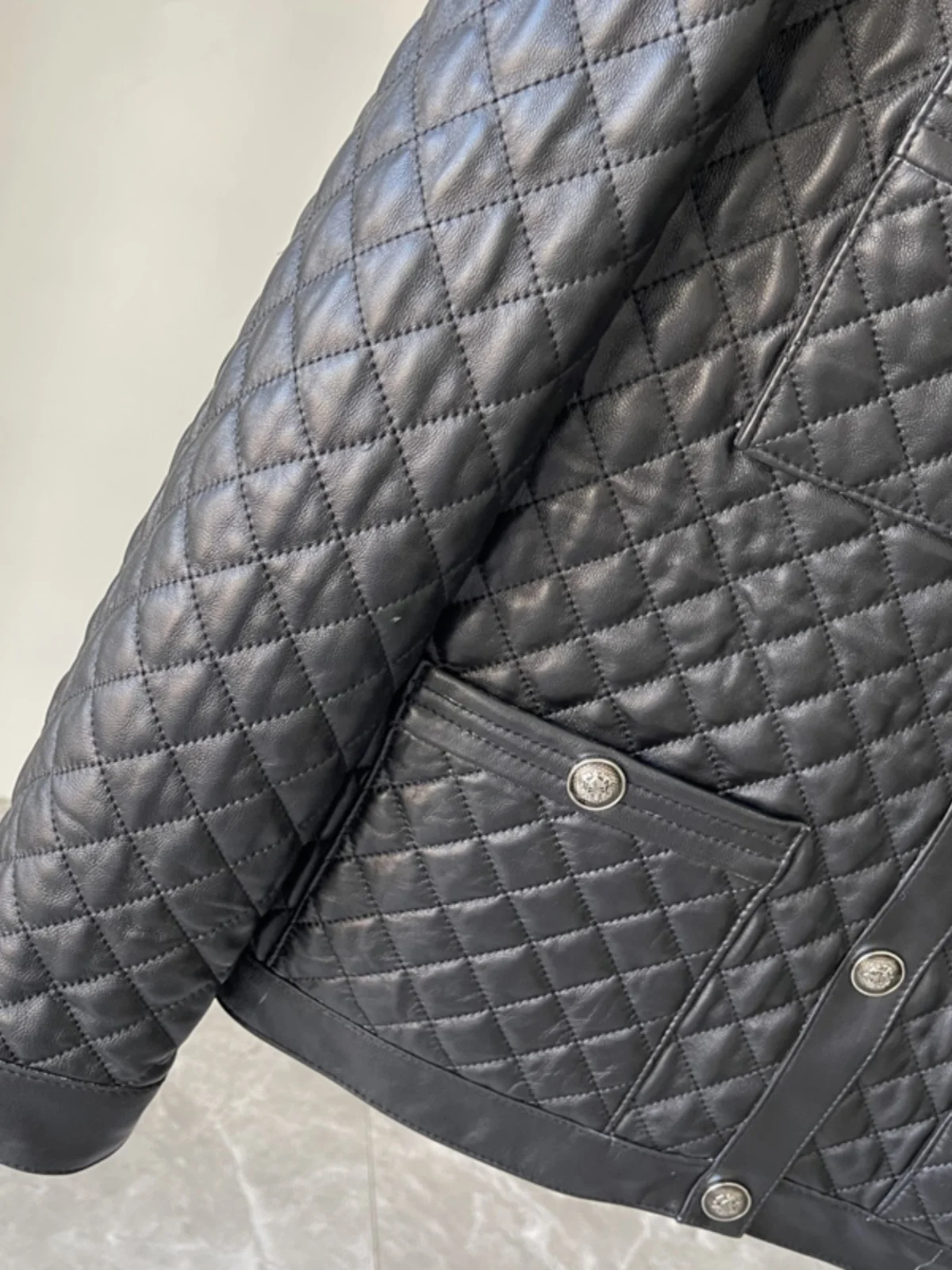 Новинка 2024 женское пальто из натуральной кожи короткая изящная однобортная