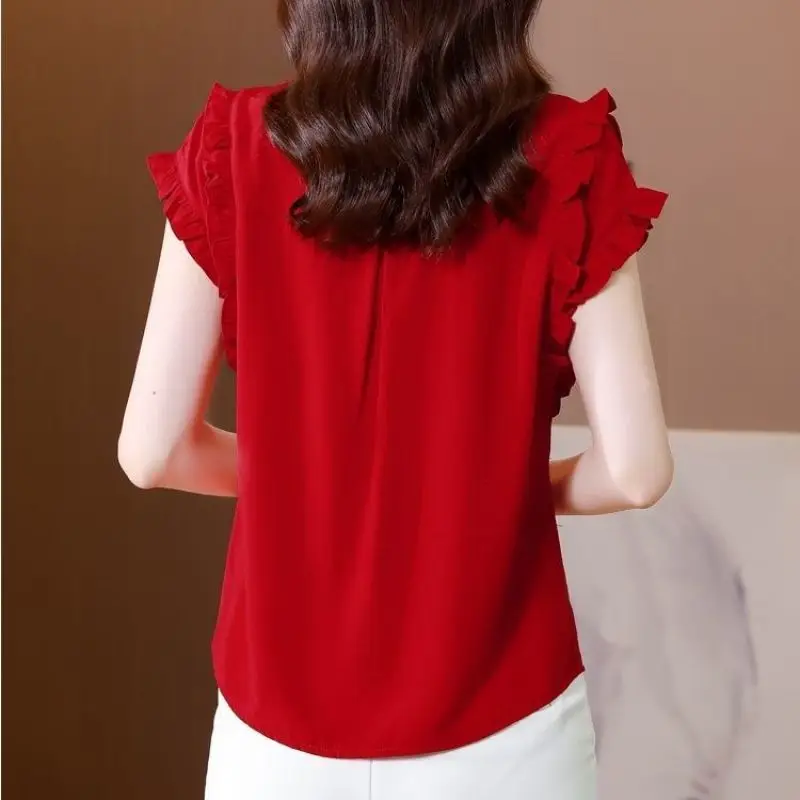 Женская офисная блузка на пуговицах однотонная приталенная с отложным