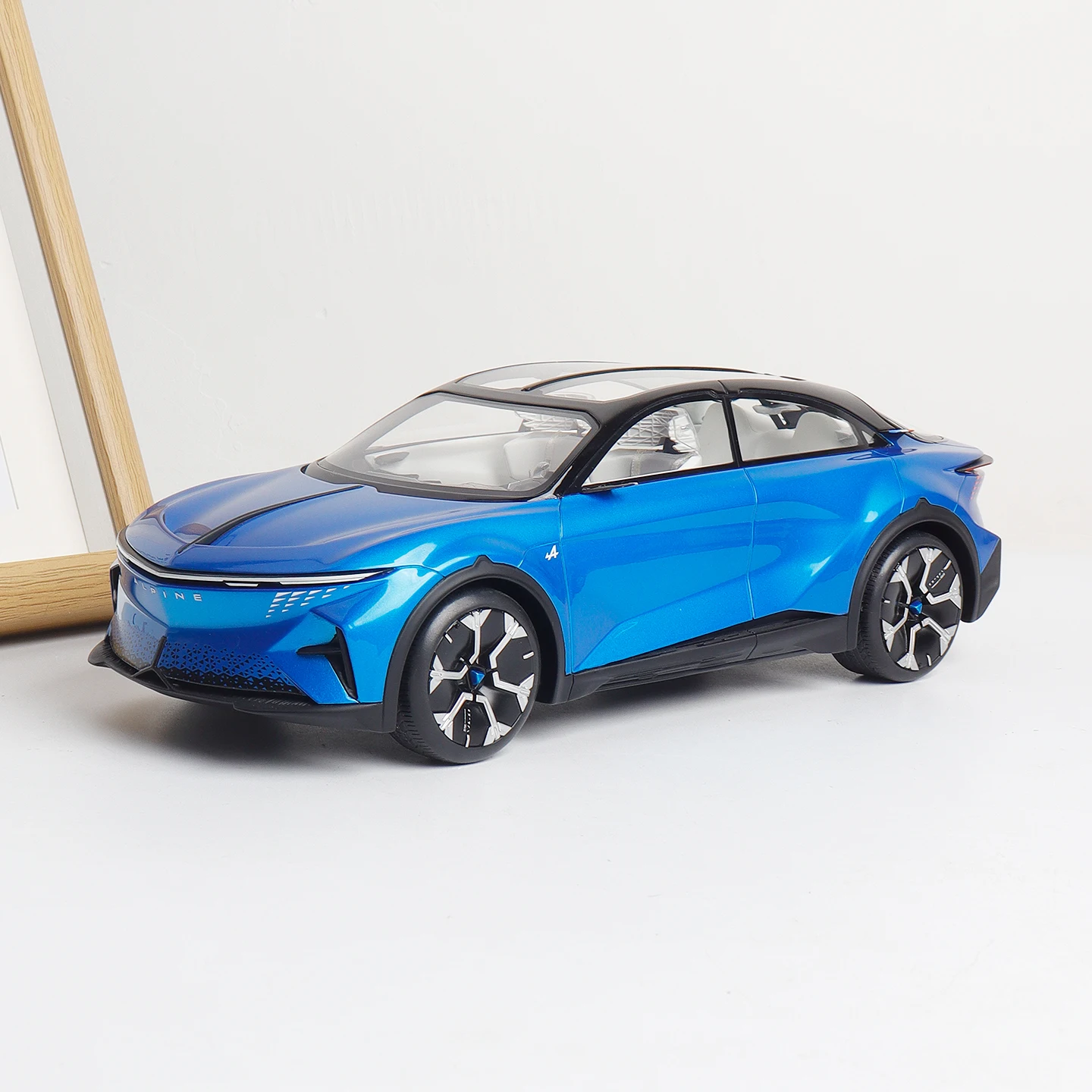 Фото Модели автомобилей Otto Mobile 1:18 Alpine A390 Β, цвет «Синий глянец», 2024, коллекционные миниатюрные машинки из смолы, лимитированная серия, игрушка для демонстрации №2