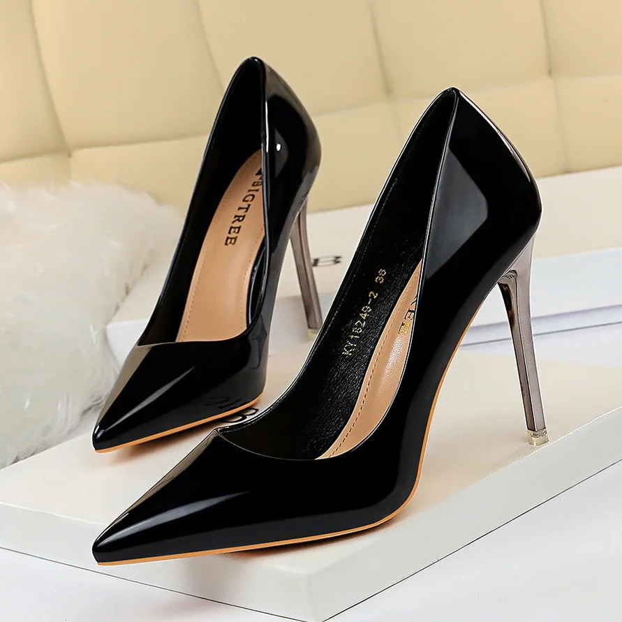 

2023 Metal Heel Super High Heel Shiny Lacquer Leather Shallow Mouth Pointed Head Sexy Nightclub Slim High Heel