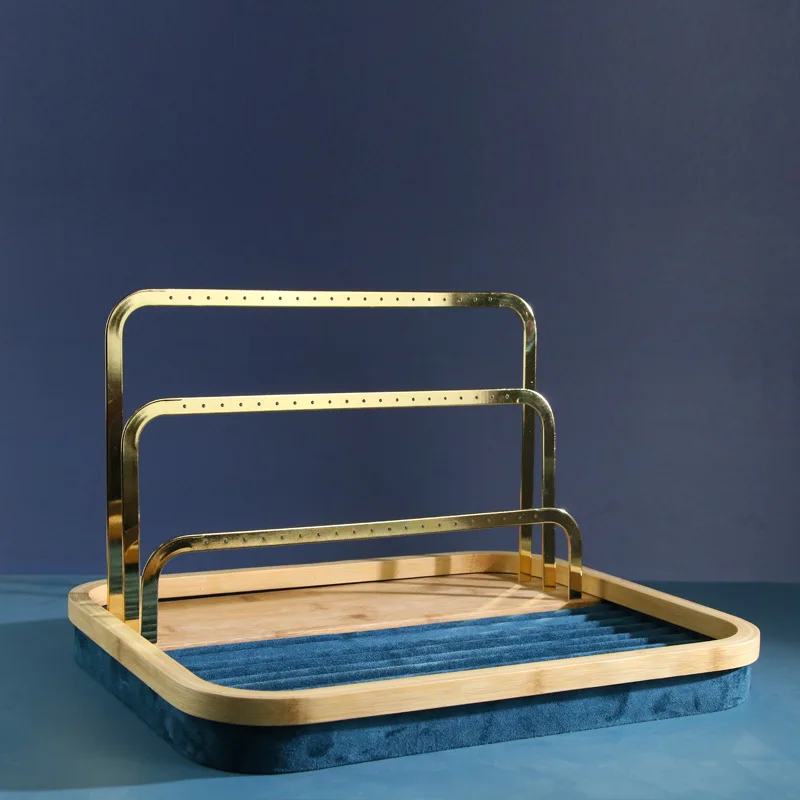 Рисунок 2 - Металлическая стойка для украшений