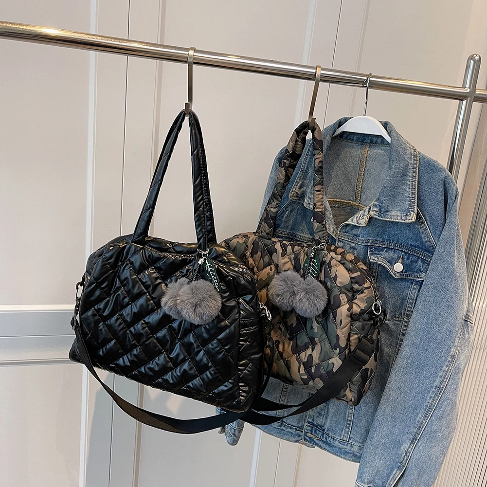 

Осенне-зимние стеганые хлопковые сумки, повседневные женские нейлоновые сетчатые вместительные сумки через плечо, женские сумки через плечо с помпоном