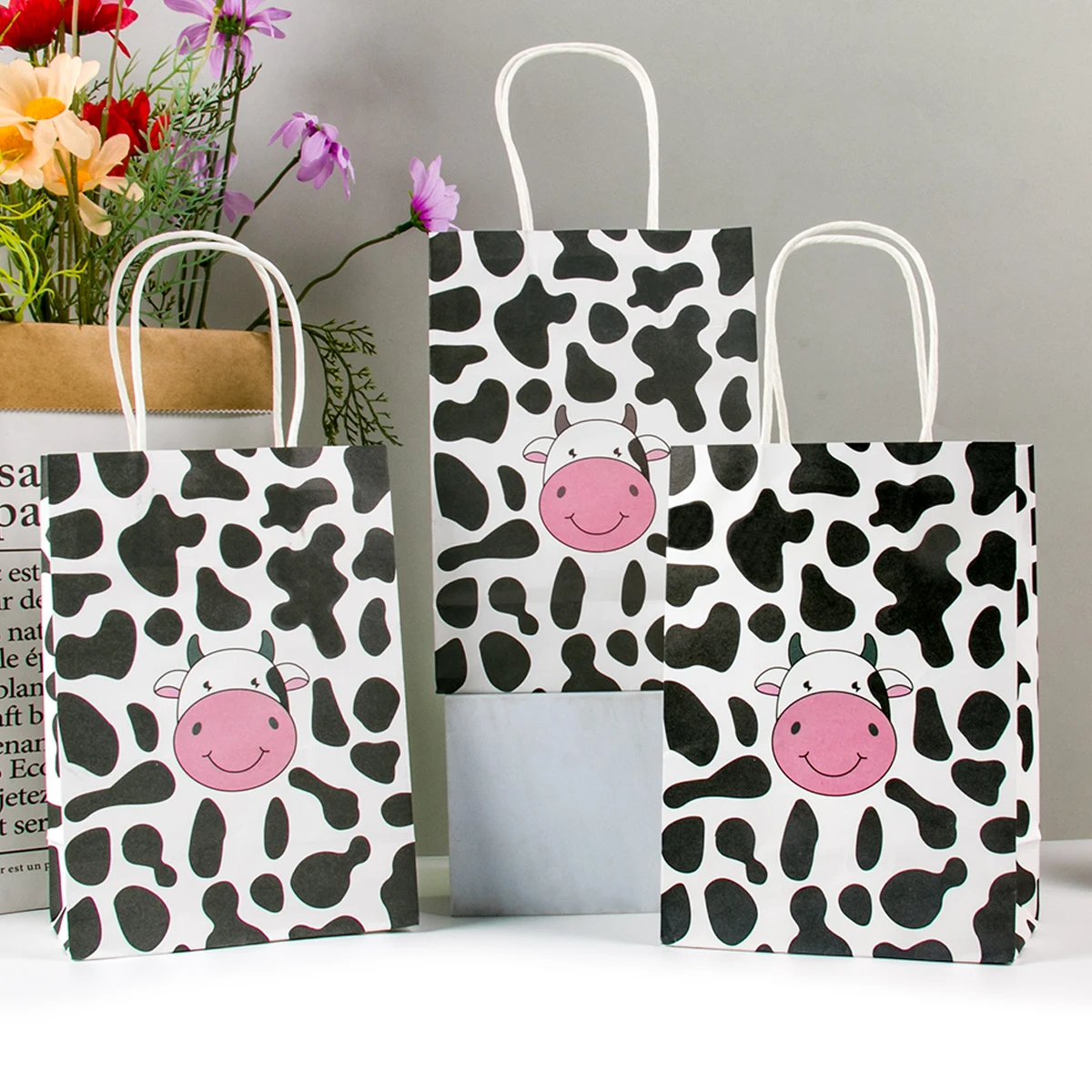 

12pcs Cow Print Paper Gift Bags with Handle Candy Treat Bags Farm Theme Cow Party Favors Birthday Party Baby Shower Dcecorations