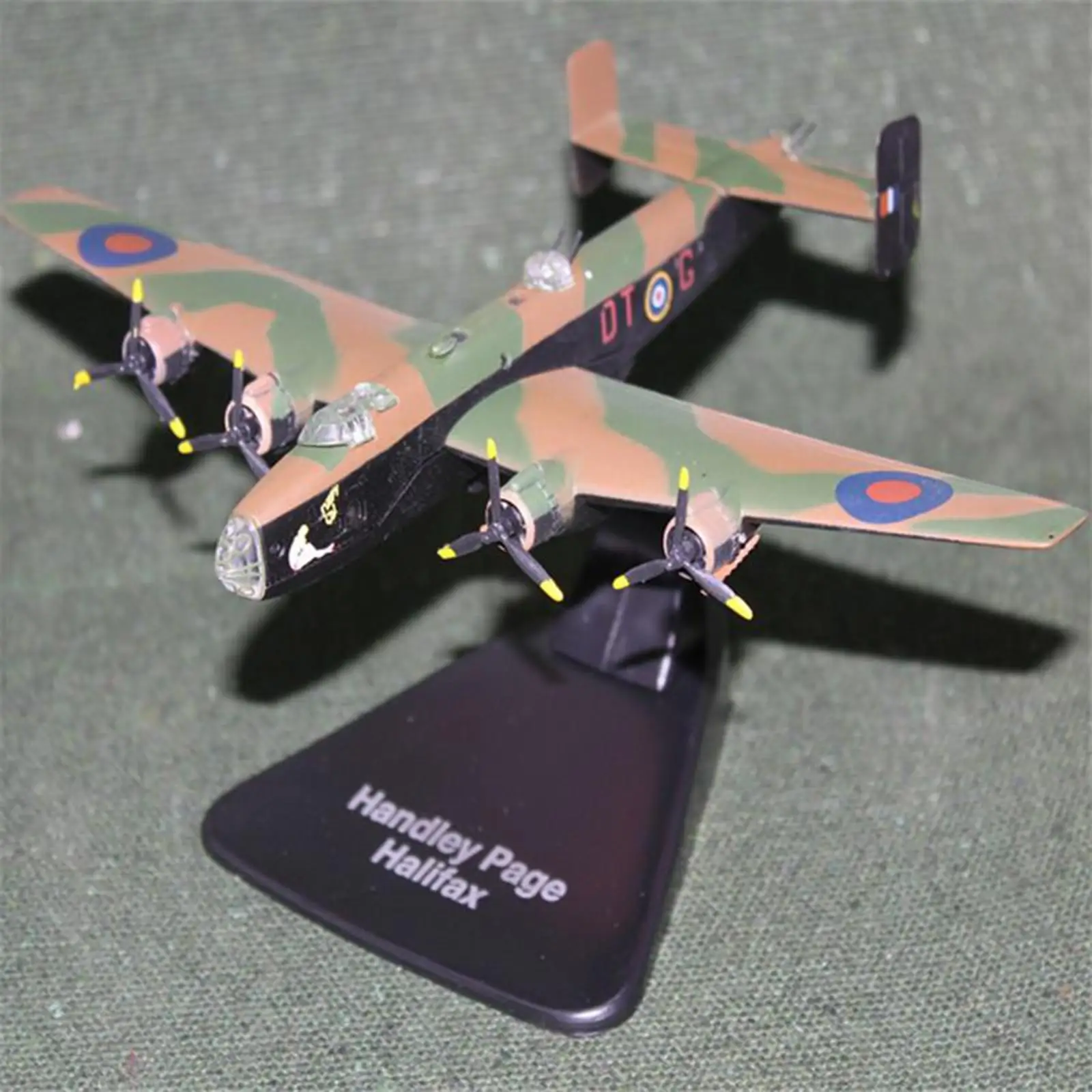 

Коллекционная игрушка модель самолета Halifax, модель истребителя, масштаб 1/144