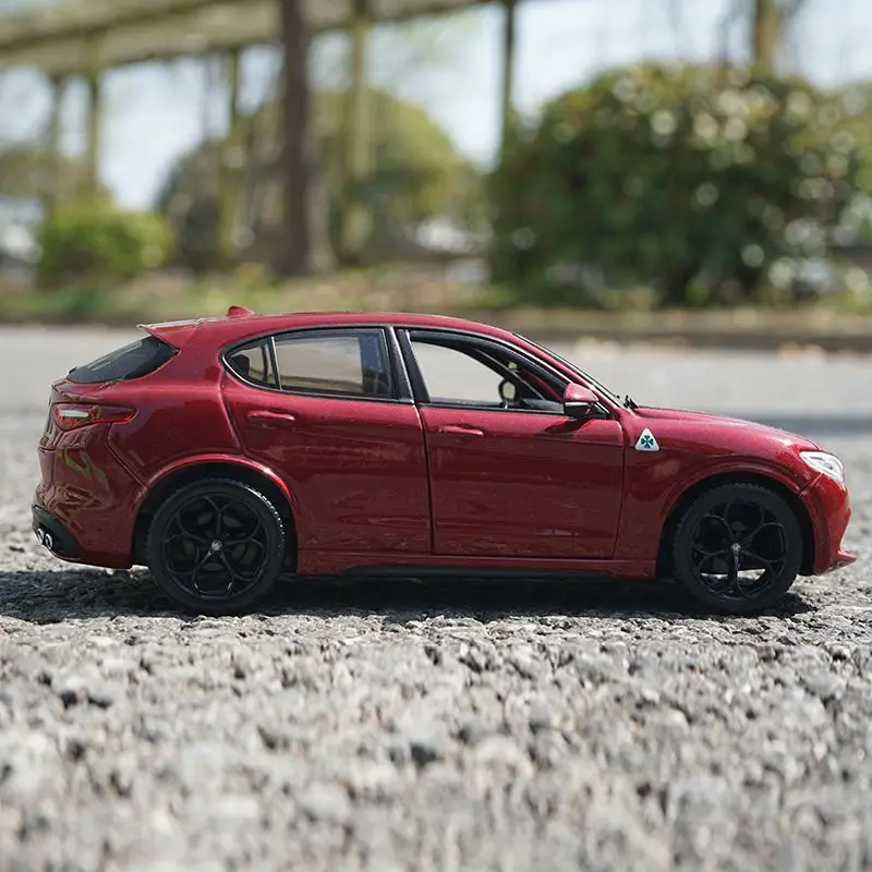 Модель автомобиля Bburago 1:24 Alfa Romeo Stelvio SUV из сплава модель литая металлическая