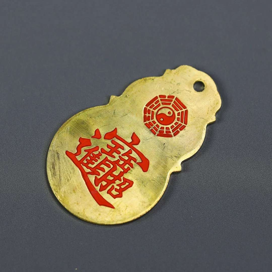 Маленькая подвеска из чистой меди защищает от зла и восемь тройных тыкв