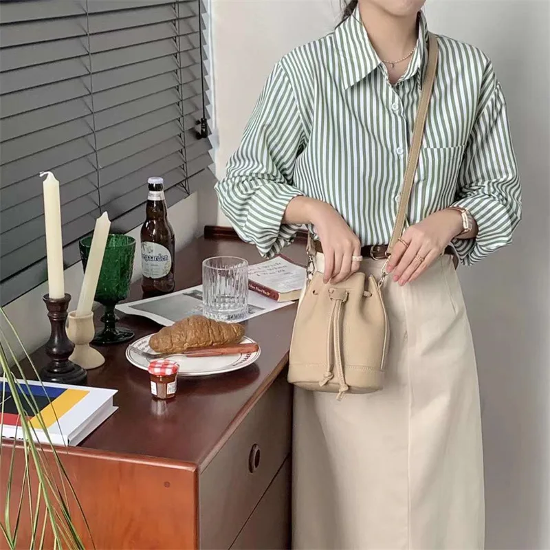 

Сумка-мешок на шнурке осень-зима 2022 новинка Женская однотонная Повседневная простая сумка через плечо с универсальной текстурой для поездо...