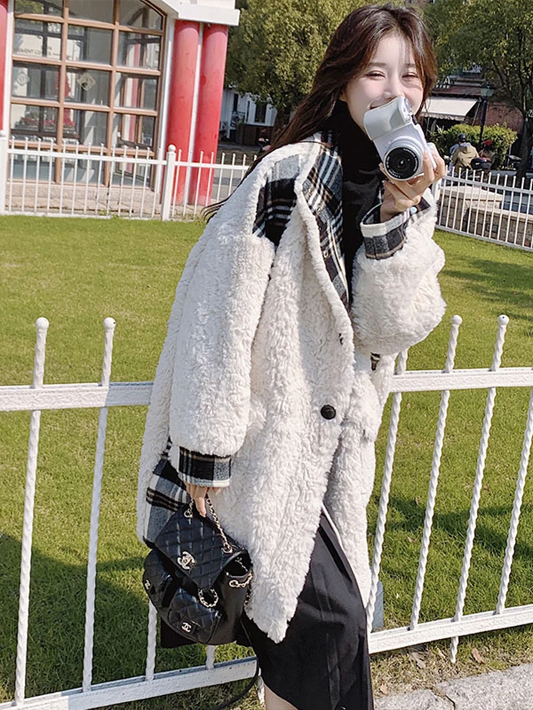 Белая верхняя одежда из овечьей шерсти женская элегантная средняя длина зима 2024