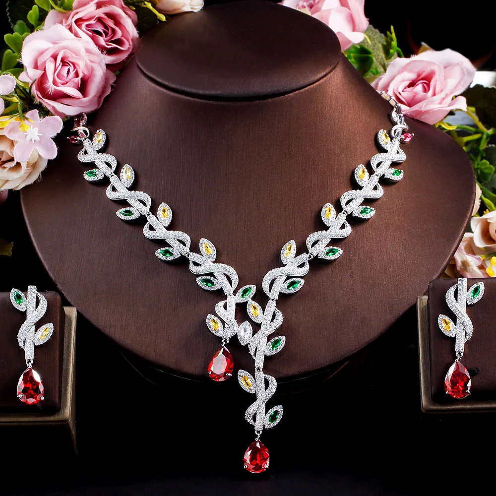 

Ожерелье и серьги с подвеской в виде капли воды из фианита