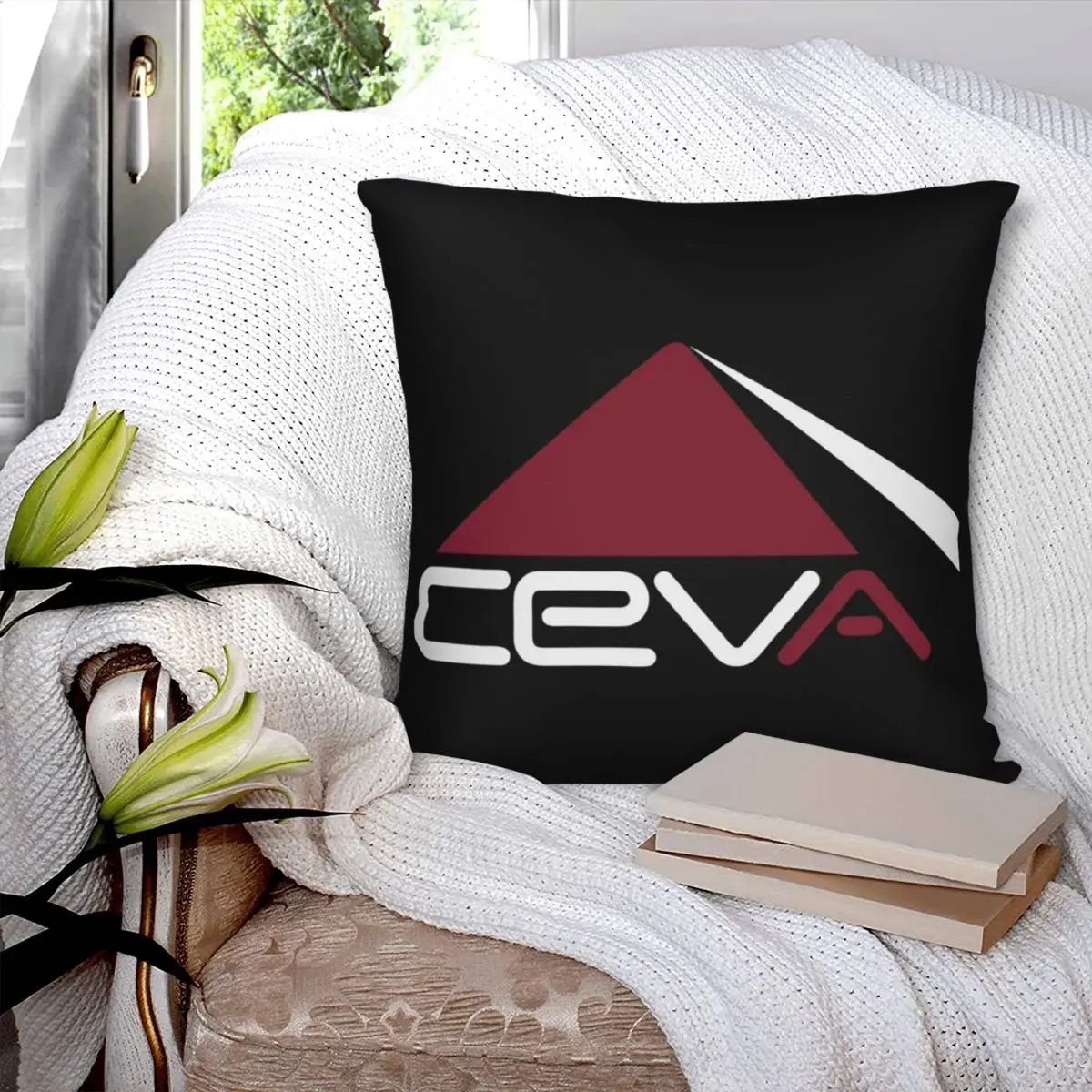 Рисунок 2 - Дизайнерская квадратная наволочка Ceva