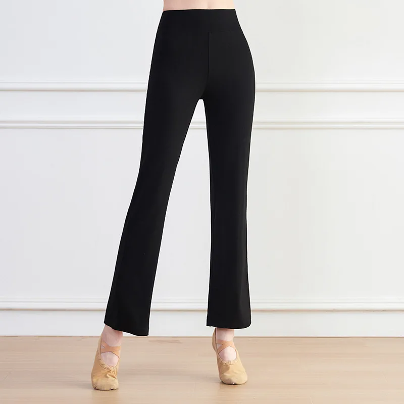 Тренировочный костюм для женщин с V-образным вырезом и рукавами средней длины