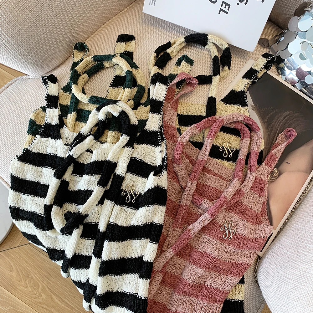 Полосатый вязаный женский топ на бретельках с цветными блоками облегающий