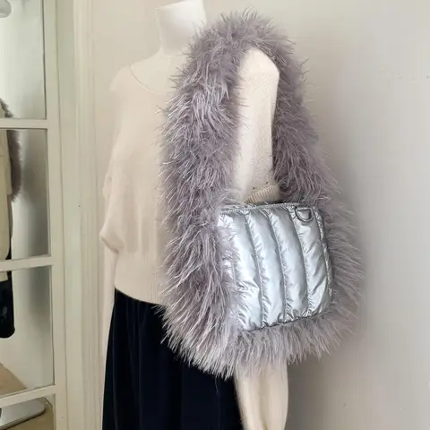 Зимняя женская простая универсальная большая сумка с меховой отделкой, стеганая дорожная сумка на плечо, модная текстурированная повседневная косметичка