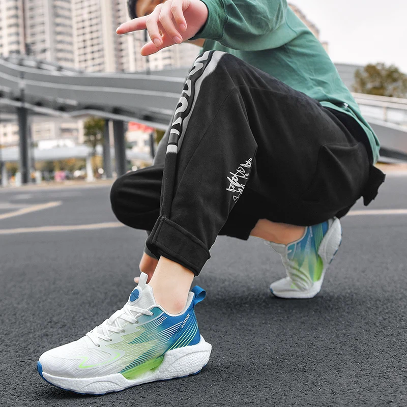 Fluorescent carbon plate sports couple shoes ultra-light cushioned shock running shoes popcorn outsole