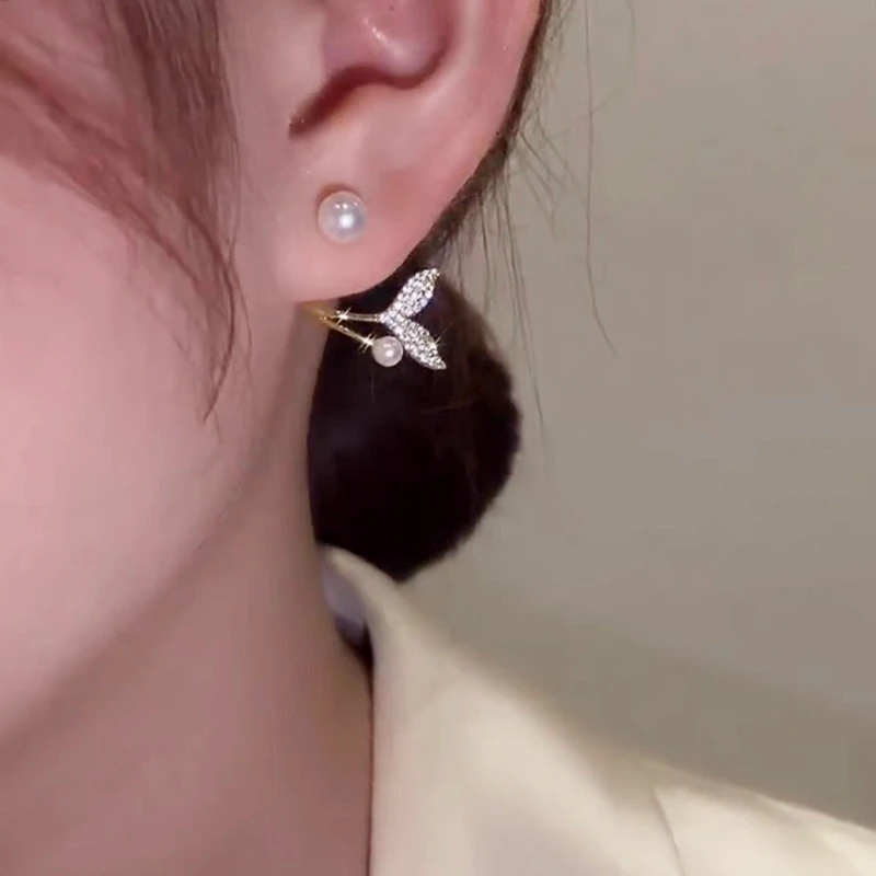 

Beadfish tail double ear stud ear clip