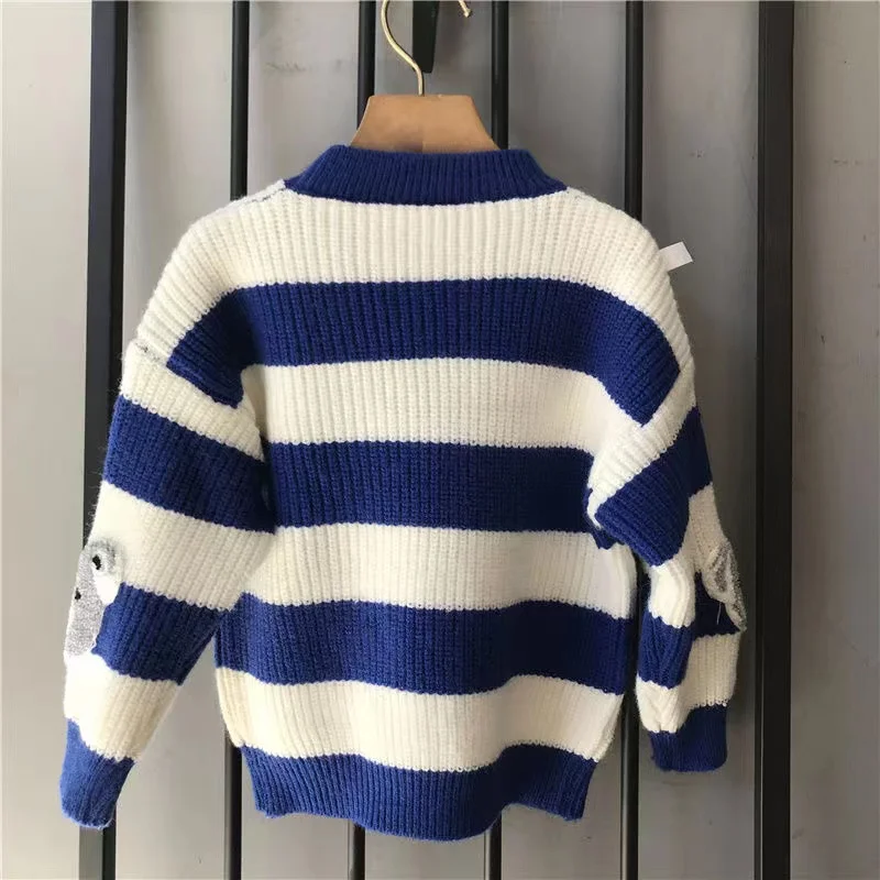 Детский свитер с круглым вырезом и длинным рукавом