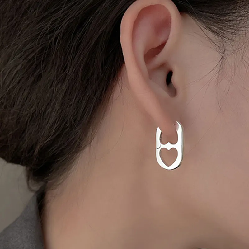 

2023 New Silver Color Pig Nose Hoop Earring for Women Geometric Hollow Heart Design Ear Buckle Korea Fashion Personality Jewelry