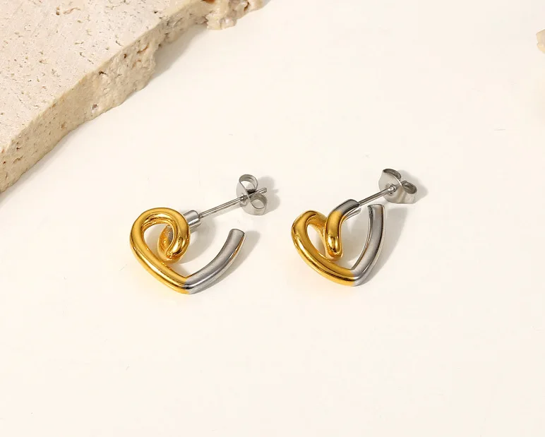 Женские серьги-гвоздики золотистого цвета 2