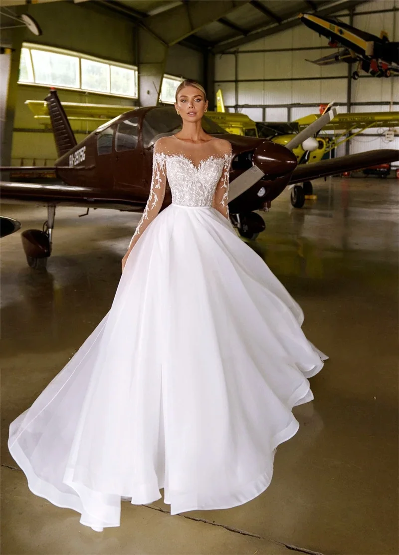 Белое свадебное платье с длинными рукавами на заказ блестящее трапециевидной