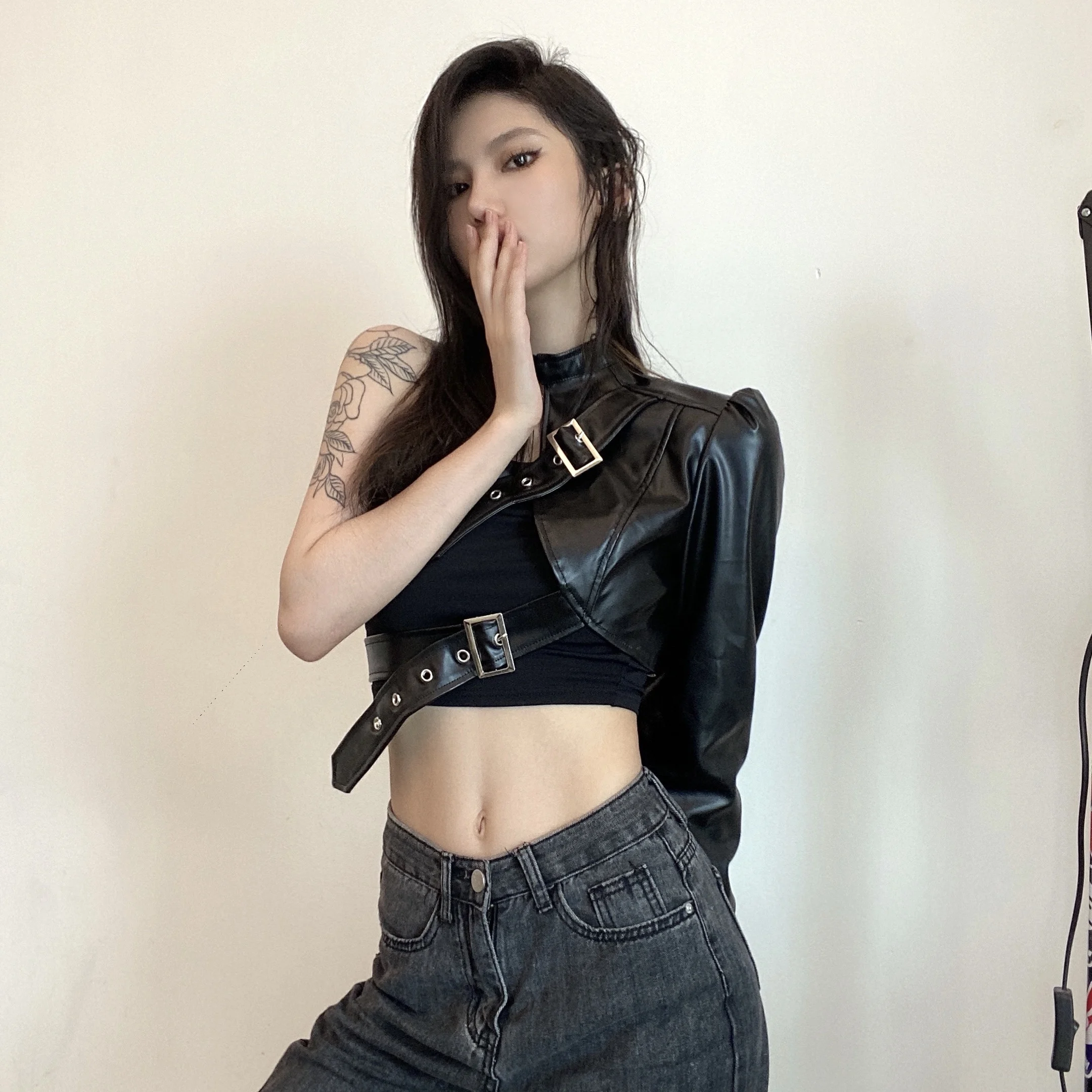 Summer Punk Gothic Tops Sexy Hot Girl Metal Adjusting Button Pu Leather Tops One Shoulder Leather Jacket Women Pu Design Slim