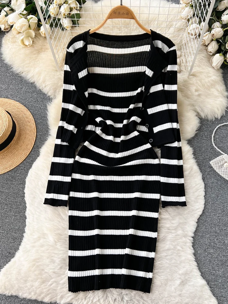 

Женское платье YuooMuoo, новинка 2022, Осеннее винтажное черно-белое платье в полоску и облегающие кардиганы с длинным рукавом, костюмы из двух пр...