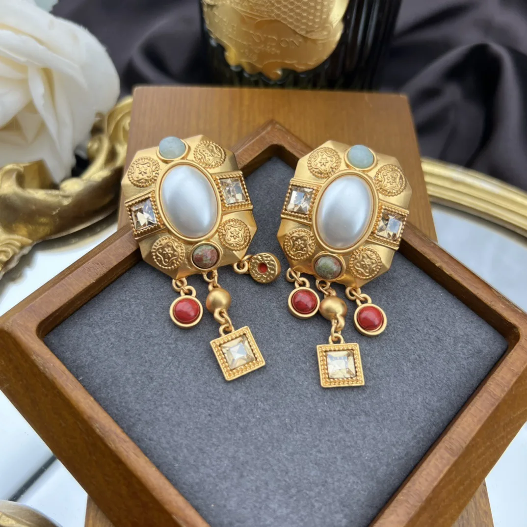 

Национальный стиль ретро Благородный пресноводный жемчуг Реальный Золотой фотоэлемент