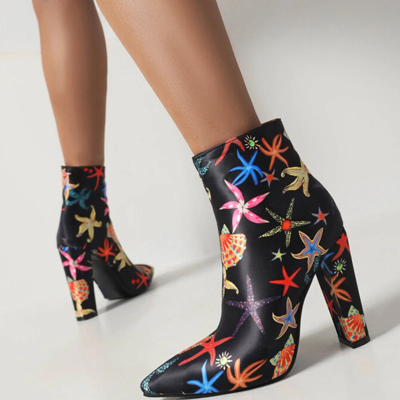 Женские высокие сапоги выше колена черные на высоком квадратном каблуке с милым