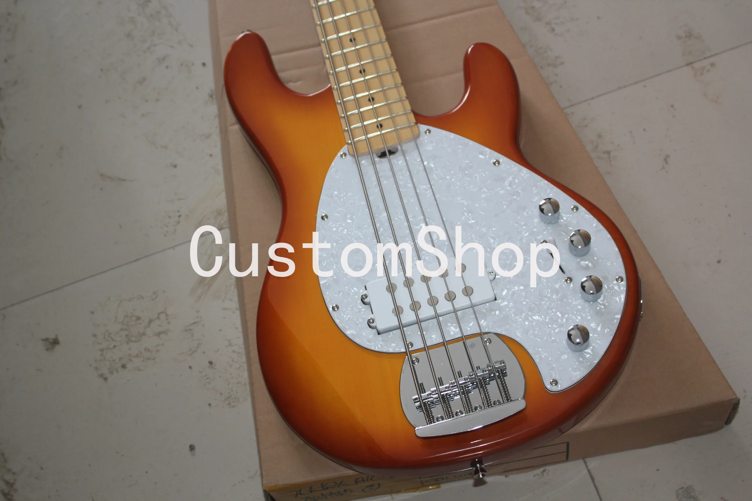 

Music Man 5 Strings Bass Ernie Ball StingRay Sunburst Electric Guitar Maple Neck White Pickguard Chrome Hardware 9V Battery