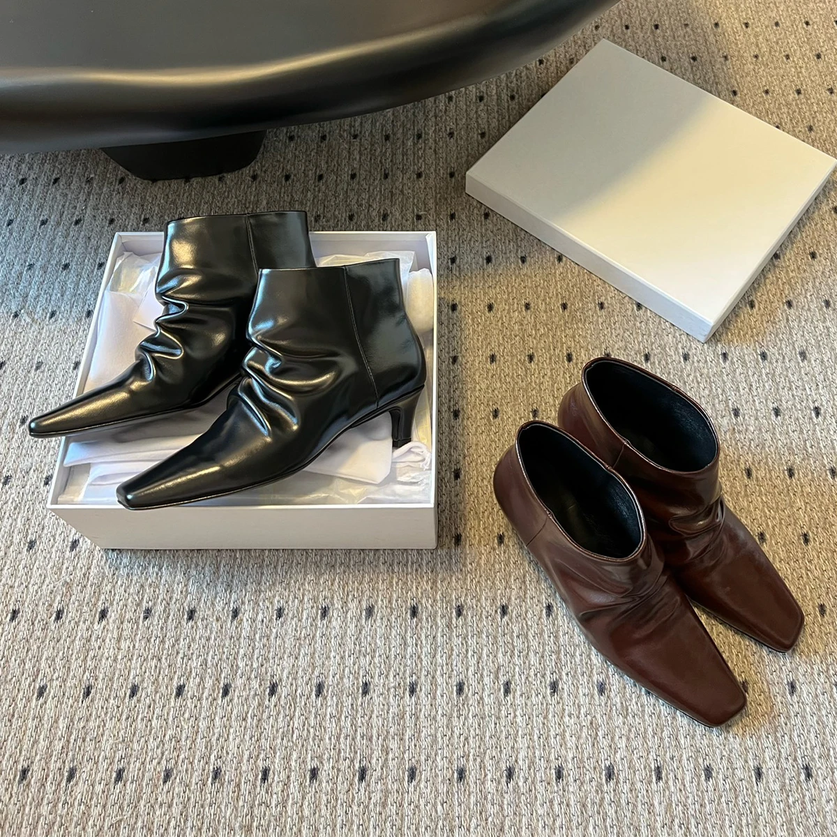 NIGO/женские осенне-зимние новые плиссированные короткие сапоги на каблуке с